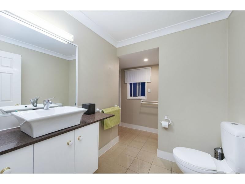 8 Parklane Place, Highland Park QLD 4211