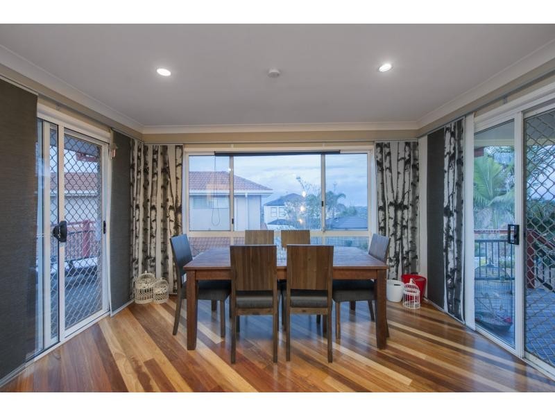 8 Parklane Place, Highland Park QLD 4211