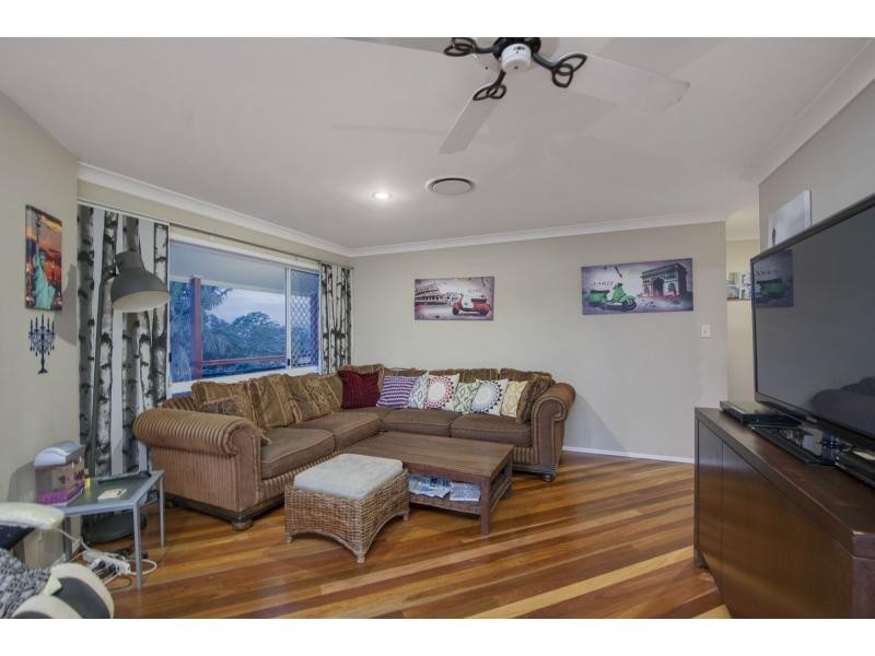 8 Parklane Place, Highland Park QLD 4211