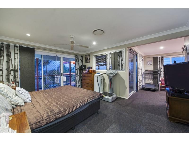 8 Parklane Place, Highland Park QLD 4211