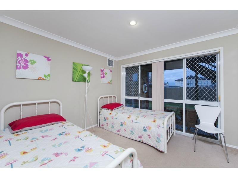 8 Parklane Place, Highland Park QLD 4211