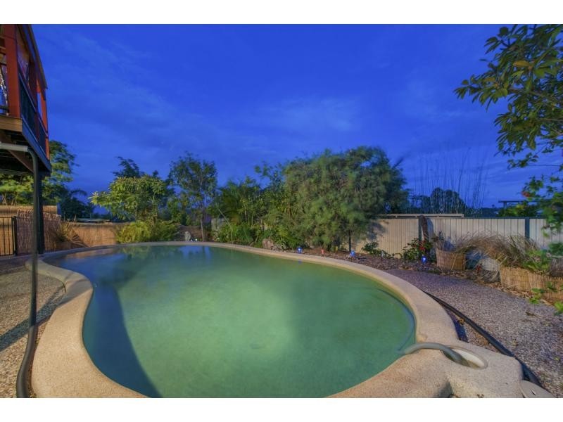 8 Parklane Place, Highland Park QLD 4211