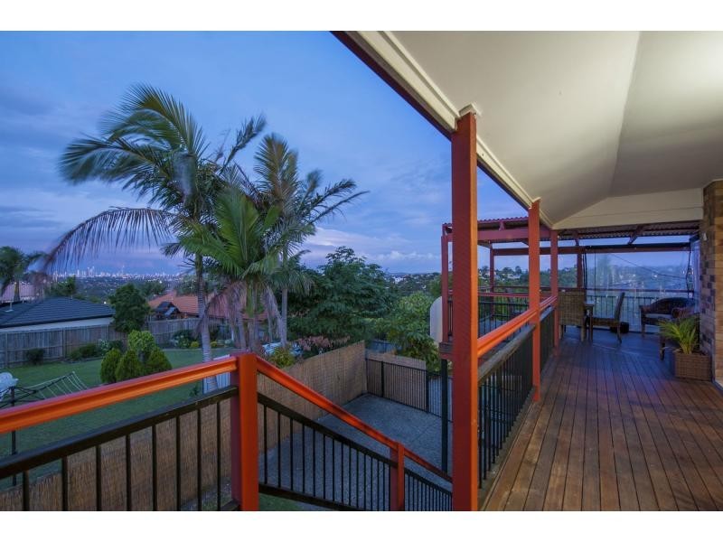 8 Parklane Place, Highland Park QLD 4211