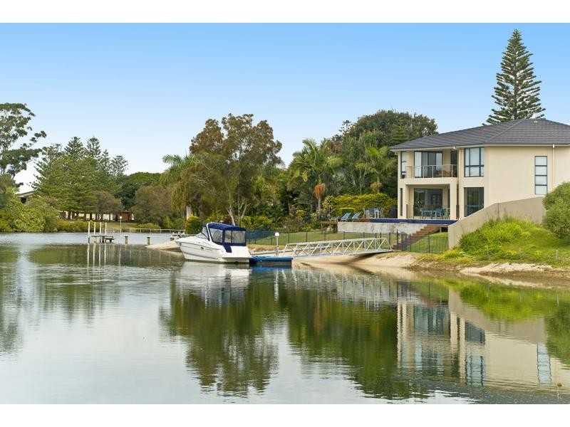 63 Bermuda Street, Broadbeach Waters QLD 4218