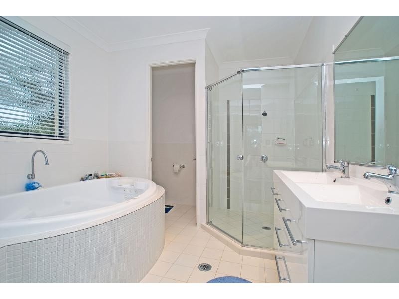 63 Bermuda Street, Broadbeach Waters QLD 4218