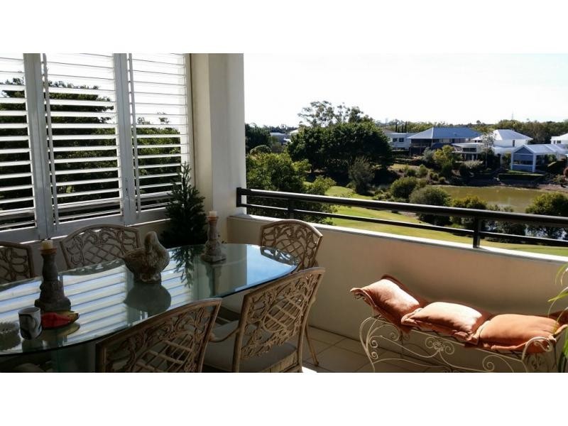 1/1 Medinah Ave  East, Glades Golf Course, Robina QLD 4226