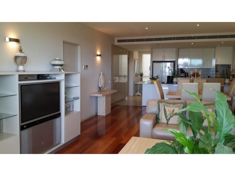 1/1 Medinah Ave  East, Glades Golf Course, Robina QLD 4226