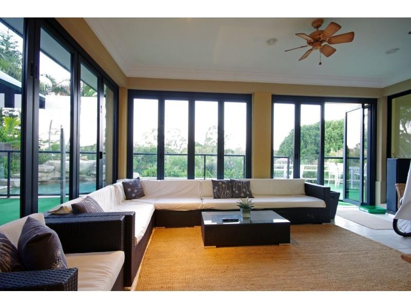 4 River Cove Place, Helensvale QLD 4212