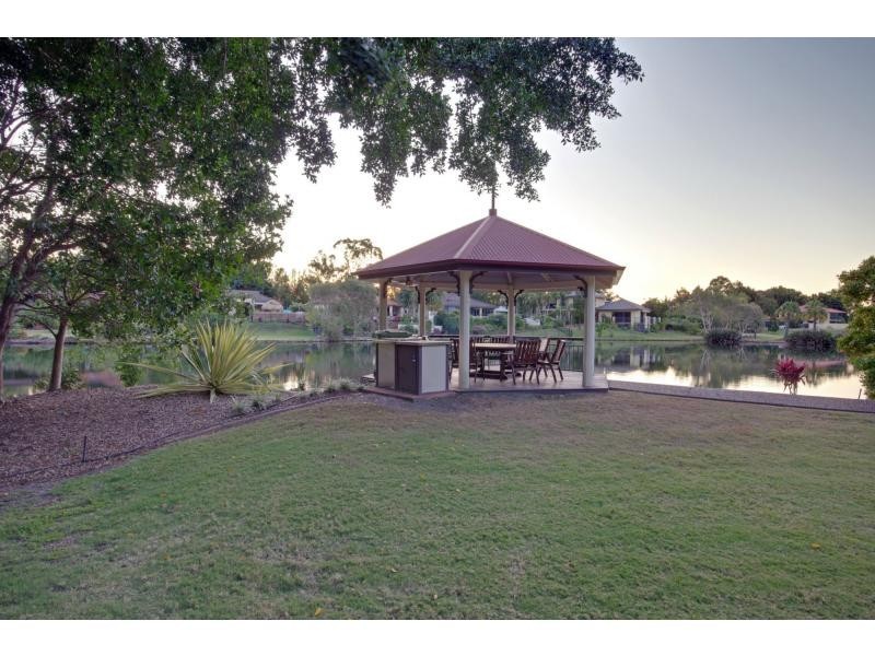 4 River Cove Place, Helensvale QLD 4212