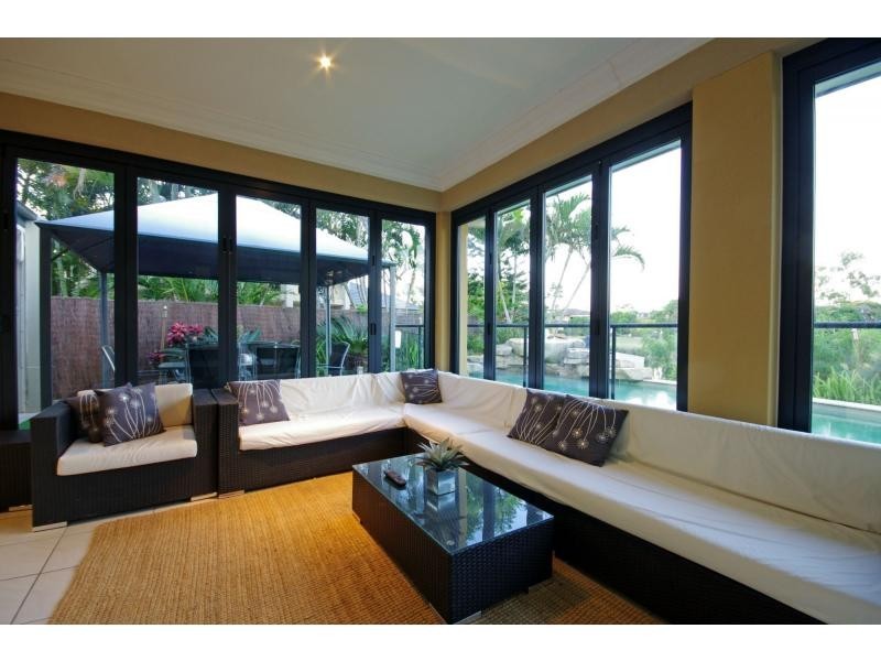 4 River Cove Place, Helensvale QLD 4212