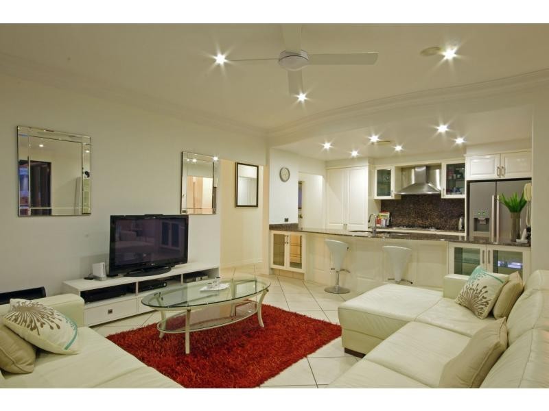 4 River Cove Place, Helensvale QLD 4212