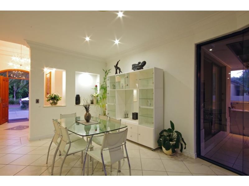 4 River Cove Place, Helensvale QLD 4212
