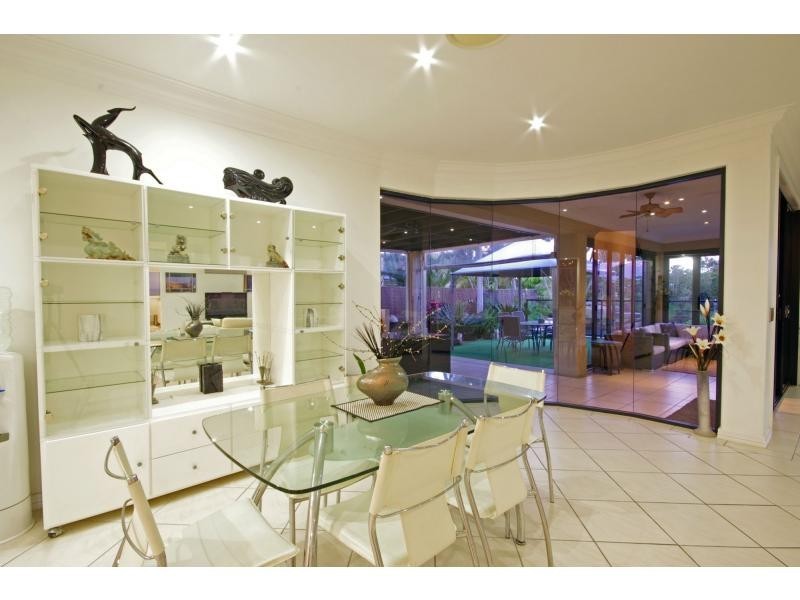 4 River Cove Place, Helensvale QLD 4212