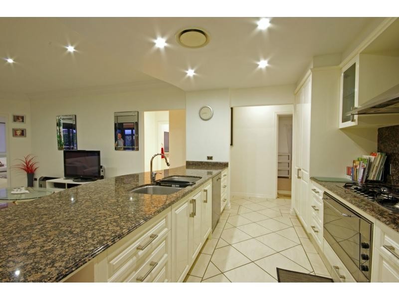 4 River Cove Place, Helensvale QLD 4212