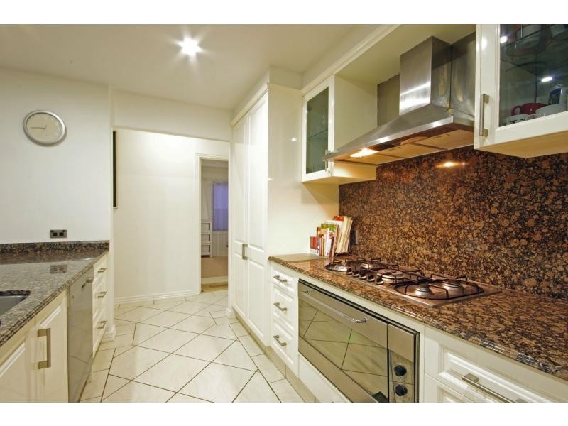 4 River Cove Place, Helensvale QLD 4212