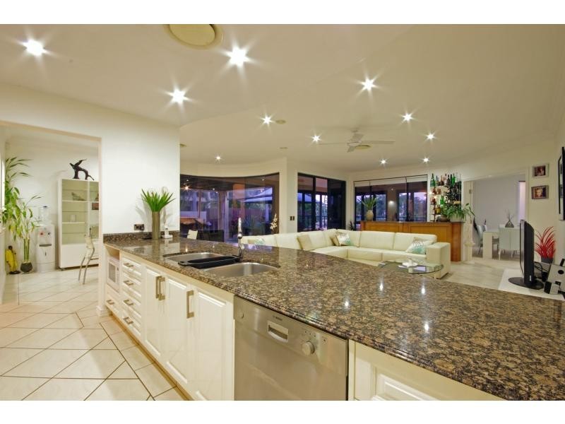 4 River Cove Place, Helensvale QLD 4212