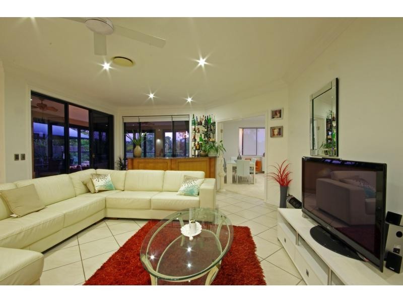4 River Cove Place, Helensvale QLD 4212