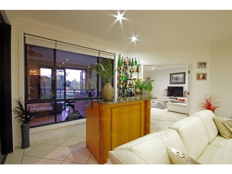 4 River Cove Place, Helensvale QLD 4212