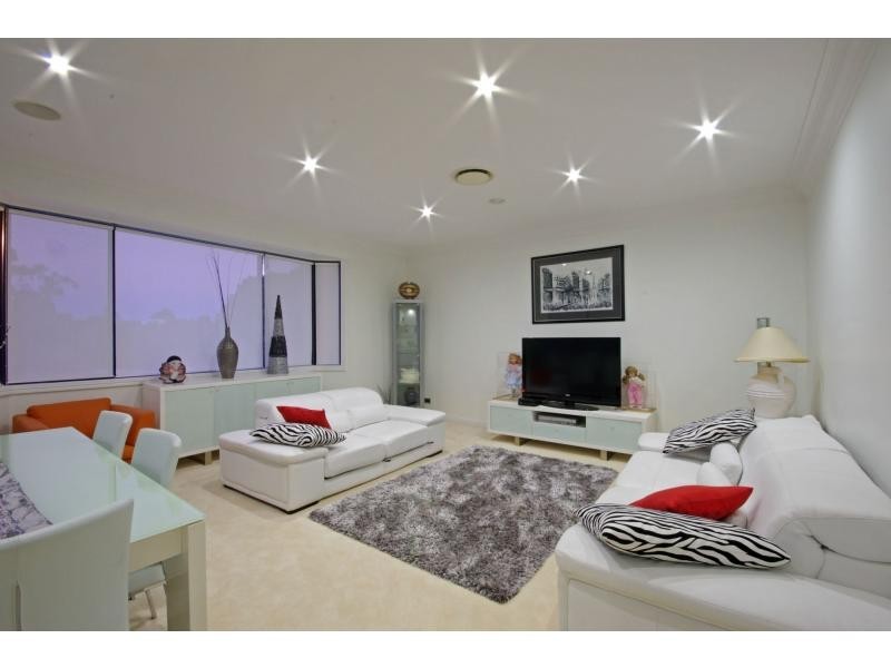 4 River Cove Place, Helensvale QLD 4212