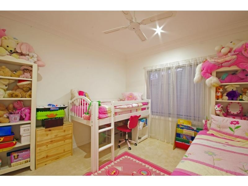 4 River Cove Place, Helensvale QLD 4212