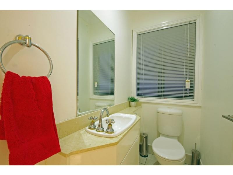 4 River Cove Place, Helensvale QLD 4212