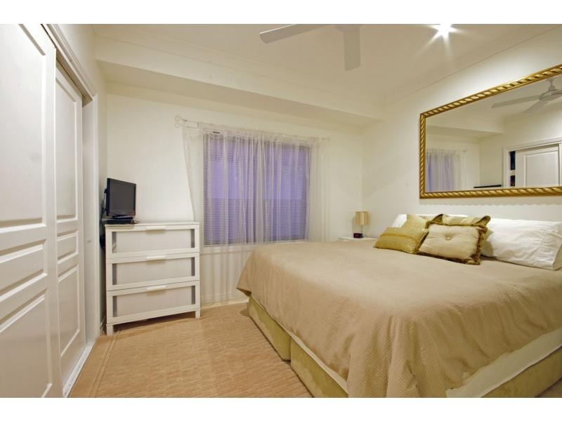 4 River Cove Place, Helensvale QLD 4212