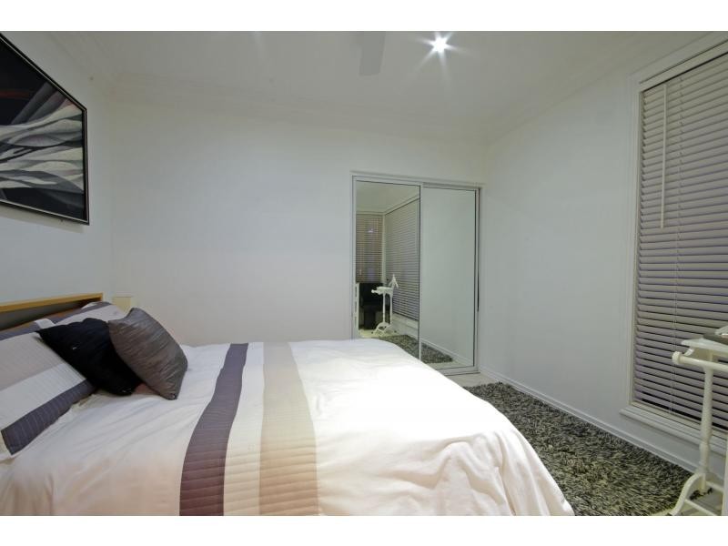 4 River Cove Place, Helensvale QLD 4212