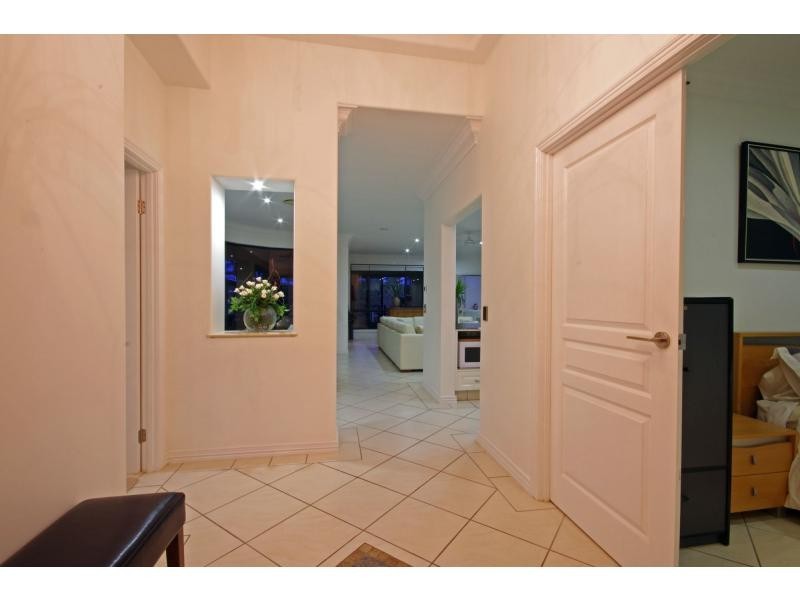 4 River Cove Place, Helensvale QLD 4212