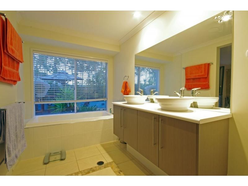 10 Costa Del Sol Avenue, Coombabah QLD 4216