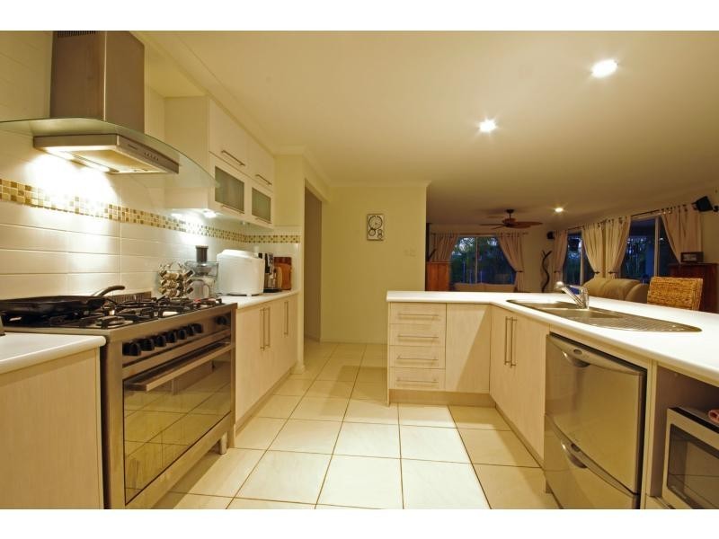 10 Costa Del Sol Avenue, Coombabah QLD 4216