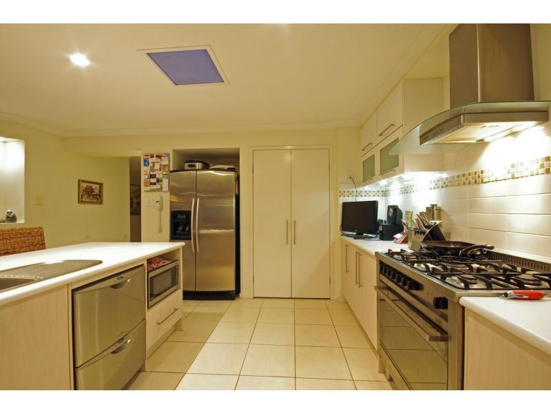 10 Costa Del Sol Avenue, Coombabah QLD 4216