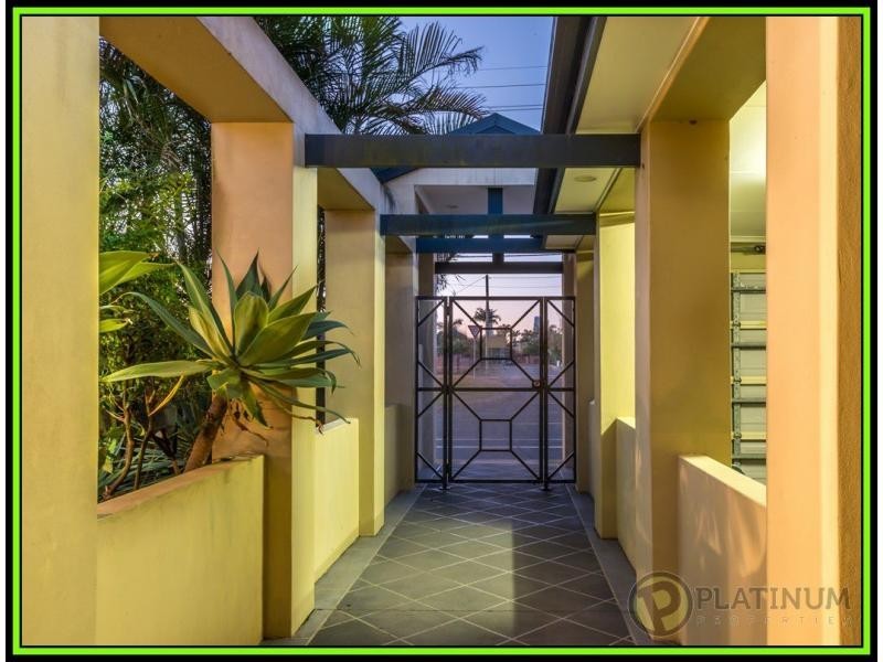36 T E Peters Drive, Broadbeach Waters QLD 4218