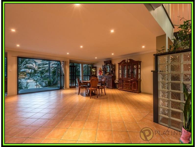 36 T E Peters Drive, Broadbeach Waters QLD 4218