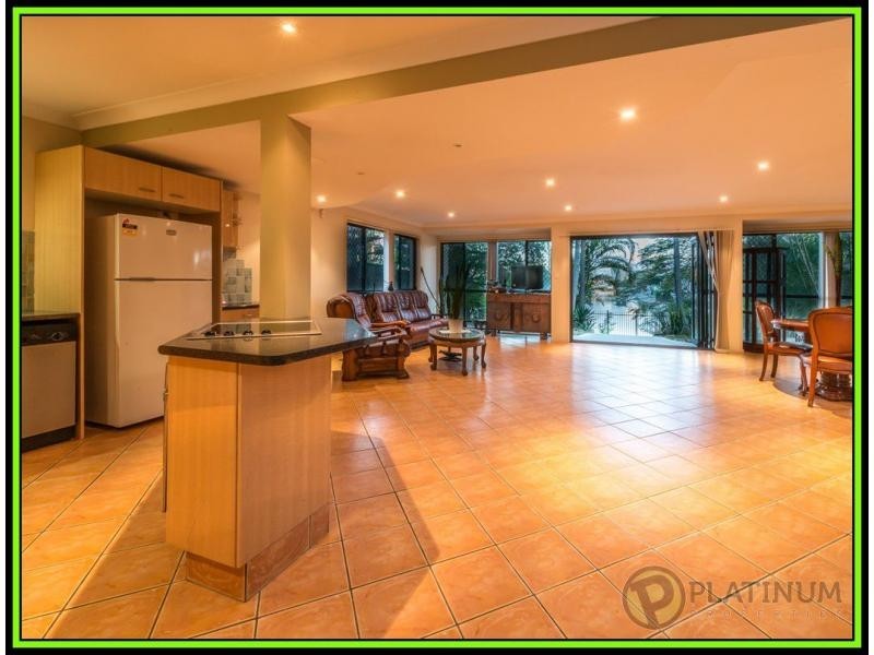 36 T E Peters Drive, Broadbeach Waters QLD 4218