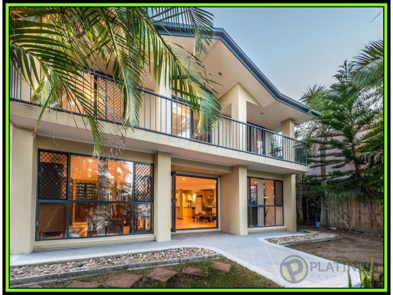36 T E Peters Drive, Broadbeach Waters QLD 4218