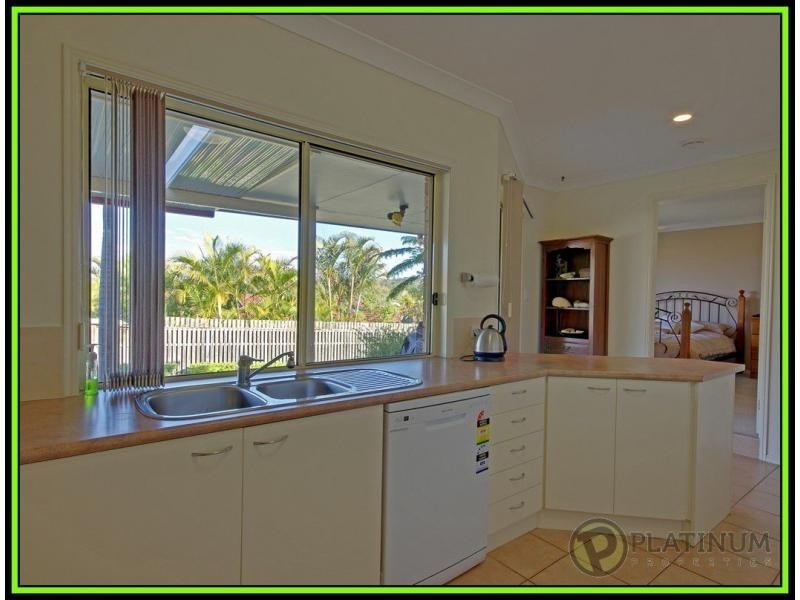 15 Rarotonga Rise, Pacific Pines QLD 4211