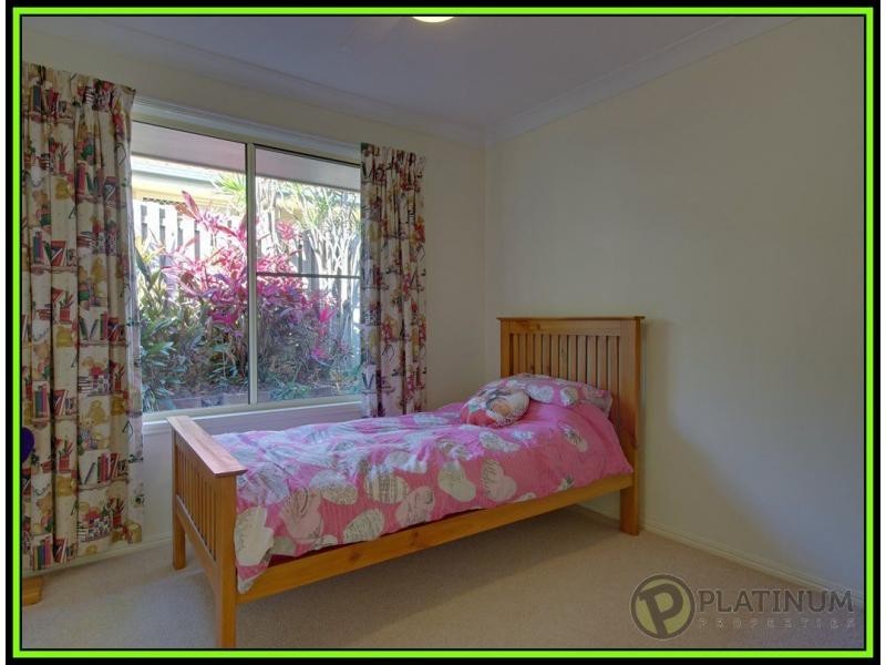 15 Rarotonga Rise, Pacific Pines QLD 4211
