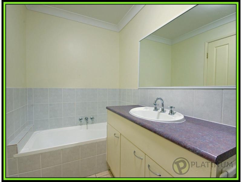 15 Rarotonga Rise, Pacific Pines QLD 4211