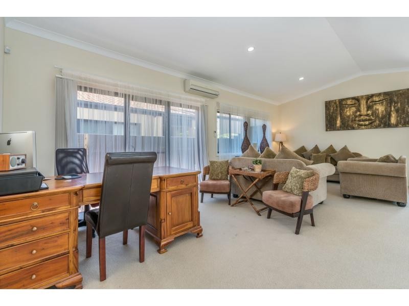 534 Oyster Cove Promenade, Helensvale QLD 4212