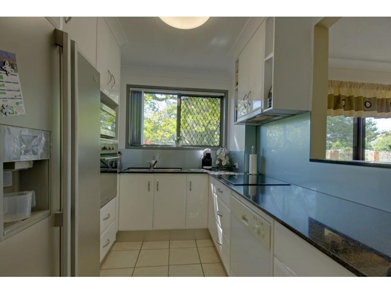 2/6 Broad Street, Labrador QLD 4215