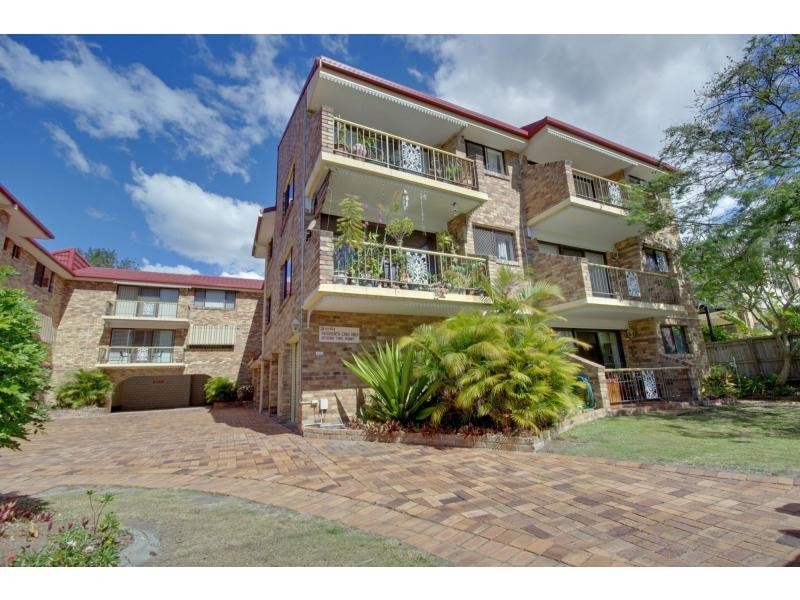 2/6 Broad Street, Labrador QLD 4215