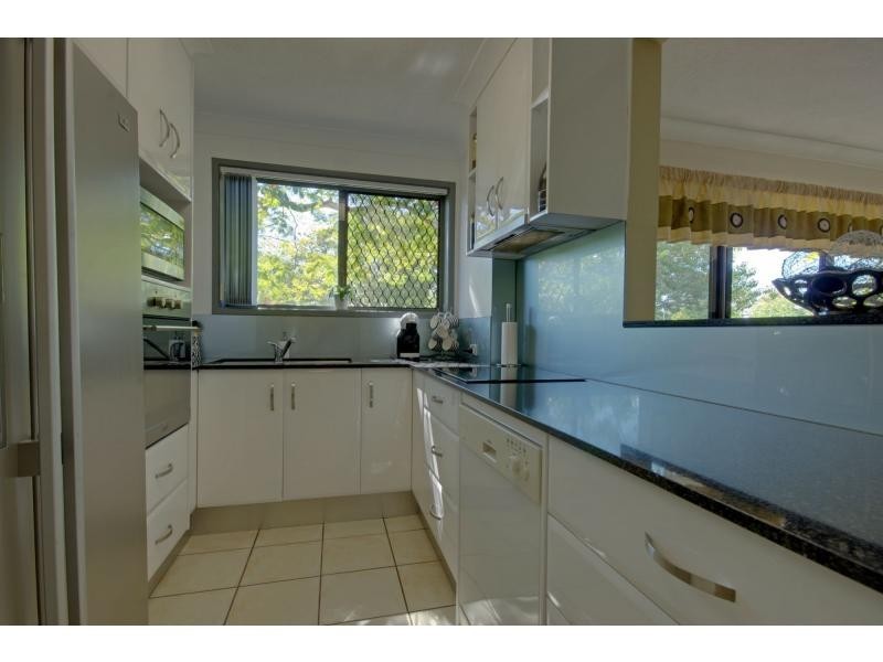 2/6 Broad Street, Labrador QLD 4215