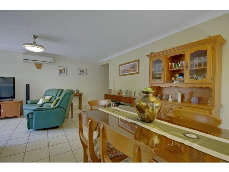 2/6 Broad Street, Labrador QLD 4215