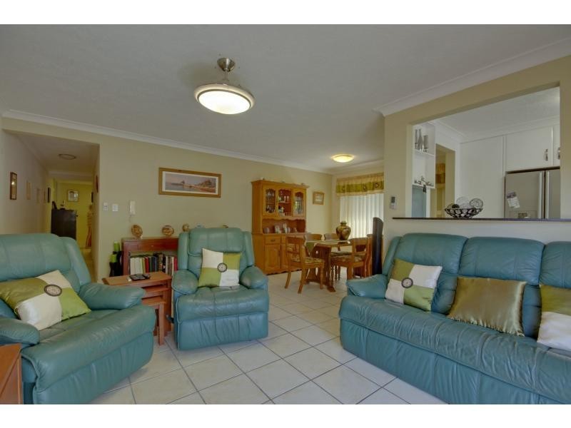 2/6 Broad Street, Labrador QLD 4215