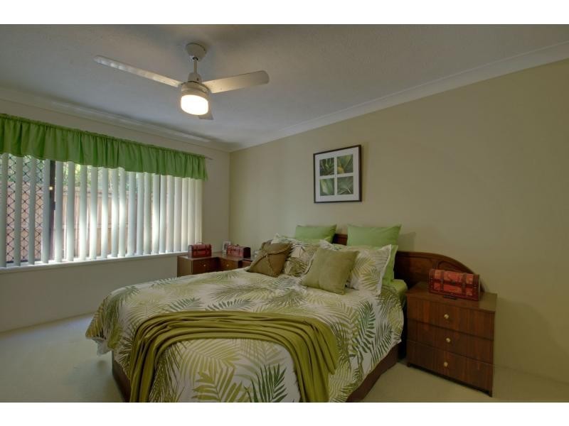 2/6 Broad Street, Labrador QLD 4215