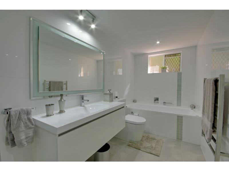 2/6 Broad Street, Labrador QLD 4215