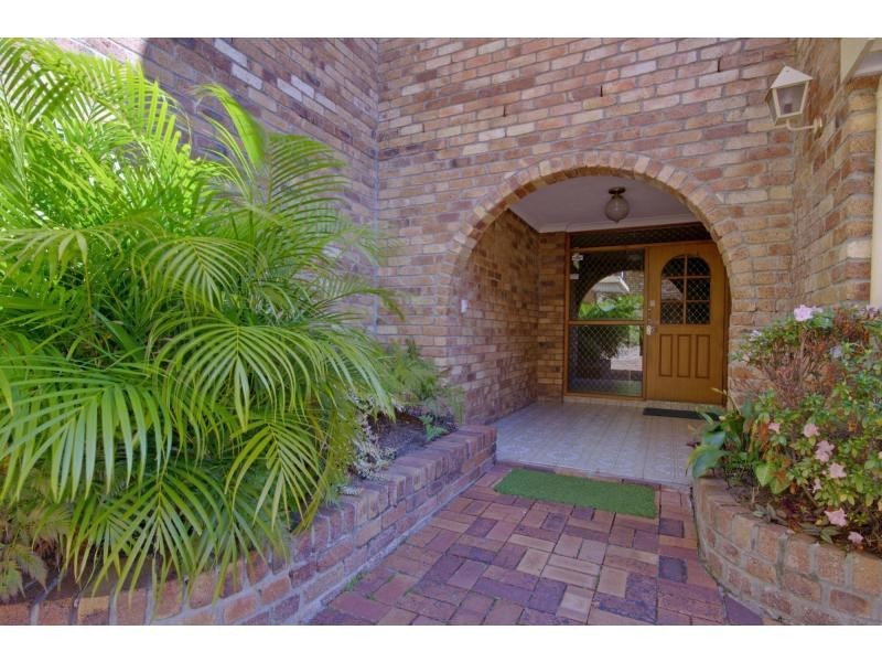 2/6 Broad Street, Labrador QLD 4215