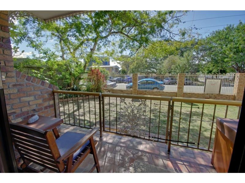 2/6 Broad Street, Labrador QLD 4215