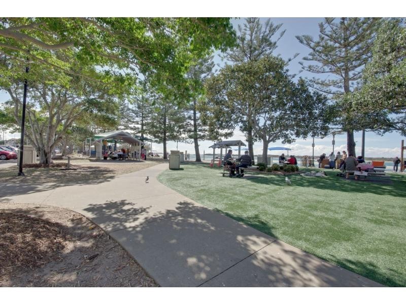 2/6 Broad Street, Labrador QLD 4215