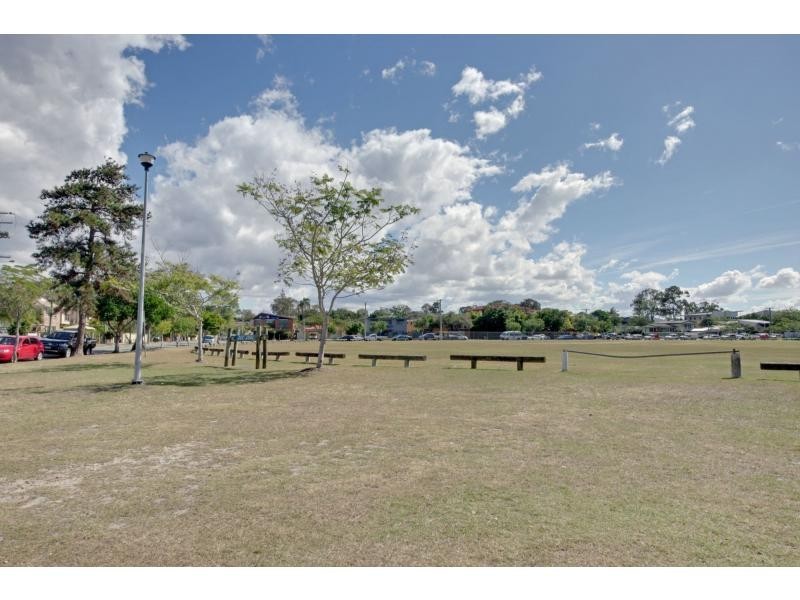 2/6 Broad Street, Labrador QLD 4215